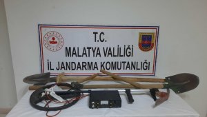 Kaçak Kazıya 5 Gözaltı