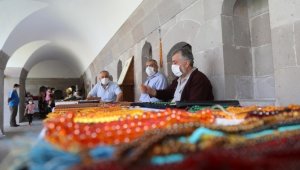 Koleksiyoncuların buluşma noktası: Antika Pazarı