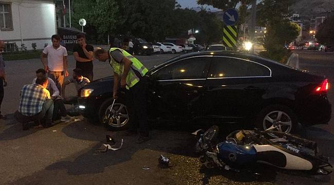 Otomobil ile motosiklet çarpıştı: 1 yaralı