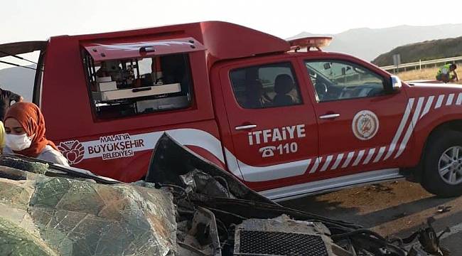 Pikap refüje çarptı: 1 ölü