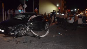 Sivil ekip aracı kaza yaptı: 1 polis yaralı
