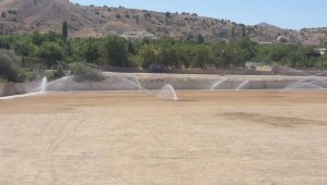 Yeşilyurt Belediyespor'un yeni stadında çim serim işlemi