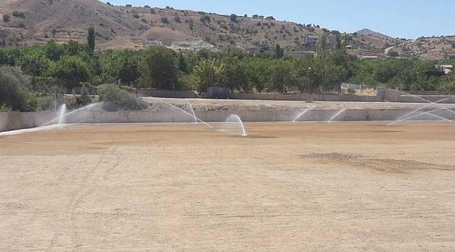 Yeşilyurt Belediyespor'un yeni stadında çim serim işlemi