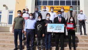 Başkan Samanlı'dan Teknofest'de derece yapan öğrencilere ziyaret