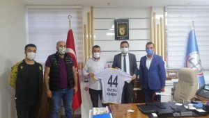 Derebeylerinden, İl Müdürü Kanbay'a 44 numaralı forma