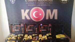 Gümrük kaçağı iş aletleri satanlara operasyon