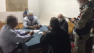 Kahvehanede oyun oynayan 4 şahsa 3'er bin TL ceza kesildi