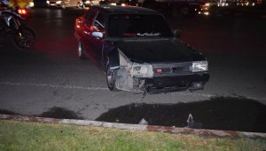 Otomobille Çarpışan Motosiklet hurdaya döndü