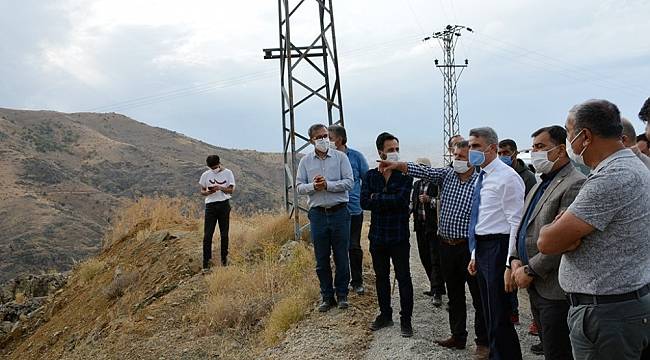 Vali Baruş, Deprem konutları için alan incelemesi yaptı