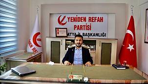 Yeni Camii Bugünlerde Mahzun ve Yalnız