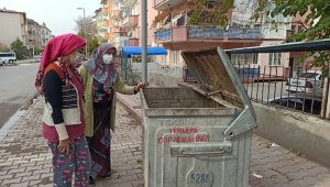 3 Bileziğini Çöpe Attı