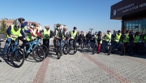 40 bisikletçi Çırmıhtı'nın eşsiz güzelliklerinde pedal çevirdi