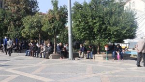 65 yaş üstü uyarılara rağmen evde durmuyor