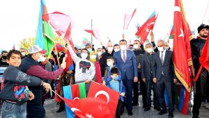 Azerbaycan için zafer konseri düzenledi
