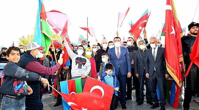 Azerbaycan için zafer konseri düzenledi