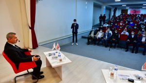 Başkan Çınar, 'kariyer günleri' programına katıldı