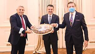 Başkan Sadıkoğlu, Tarım Bakanı ile bir araya geldi