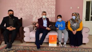 Çınar'dan tablet kazanan öğrenciye sürpriz ziyaret