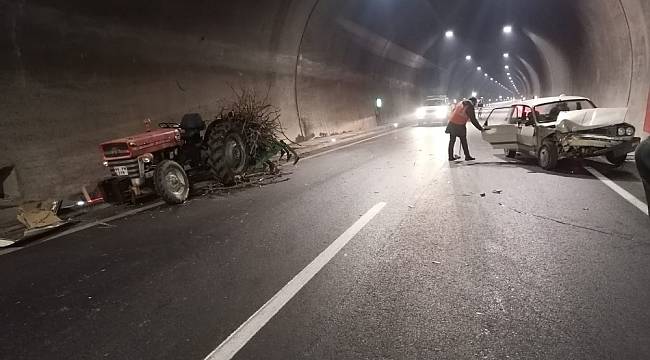 Doğanşehir'de otomobil ile traktör çarpıştı 3 kişi yaralandı