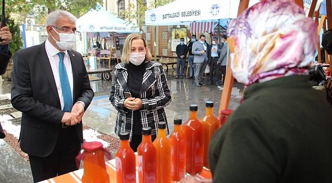 Güder, Hanımeli Pazarı'nı gezerek alışveriş yaptı