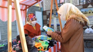 Hanımeli Pazarı yoğun ilgi görüyor