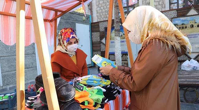 Hanımeli Pazarı yoğun ilgi görüyor