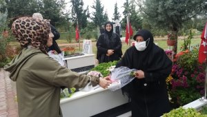 Her şehit için bir fidan toprakla buluşturuldu