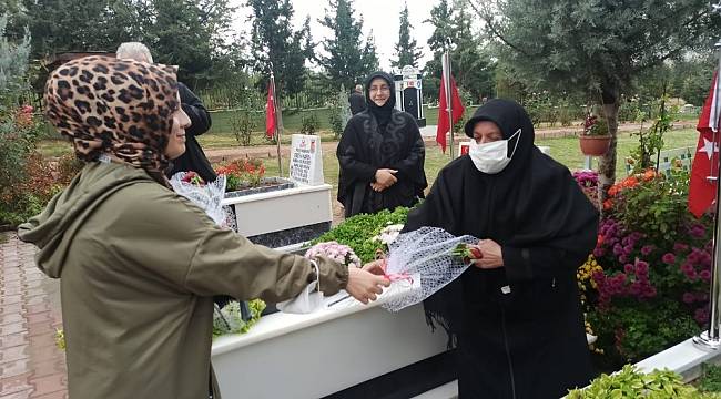 Her şehit için bir fidan toprakla buluşturuldu