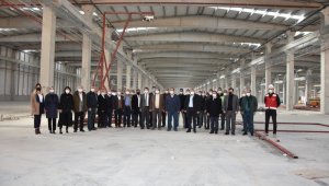 Sadıkoğlu Kızılay'ın Afet Barınma sistemleri fabrikası inşaatında inceleme yaptı