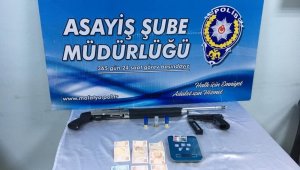 Sokağa çıkma yasağında polisten kaçan 3 kişi yakalandı