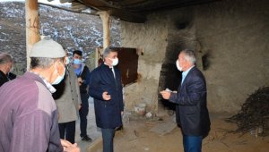 Vali Baruş, deprem bölgesinde incelemelerde bulundu