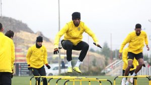 YMS'de 2 futbolcuda daha korona virüse rastlanıldı