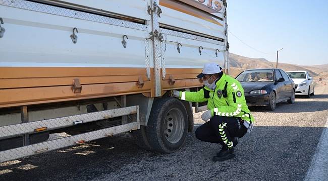 Darende'de kış lastiği denetimine ağırlık