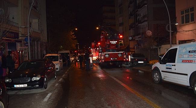 Kendi evini yakıp kaçtı