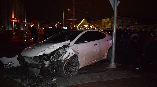 Polis şüpheli kovalamacası kazayla bitti