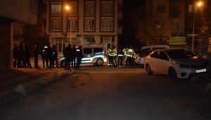 Polisin dur ihtarına uymayan sürücü bariyerlere çarptı