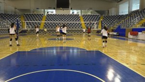 Yeşilyurt Bld. Kadın voleybol takımı bölgesel lige odaklandı
