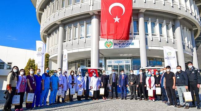 Büyükşehir'den sağlıkçılara hediye paketi