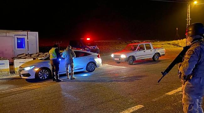 Jandarma ekipleri denetim yaparak yeni yıl girdi