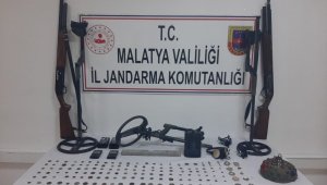 Kale'de Tarihi sikke ve silahlar ele geçirildi