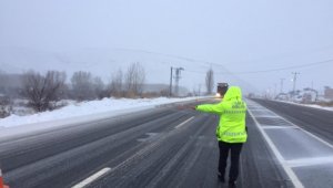 Malatya-Kayseri karayolu tırların geçişine kapatıldı