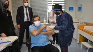 Malatya'da Sağlık Görevlilerine Aşılama Başladı