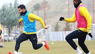 YMS'de futbolcular antrenmana çıkmadı