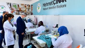 Başkan Çınar, tekstil kursunu ziyaret etti