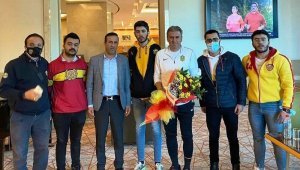Derebeyleri Takımlarını yalnız bırakmadı