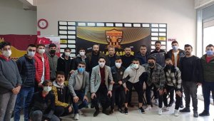 Derebeylerinden Alt yapıdaki futbolculara ziyaret