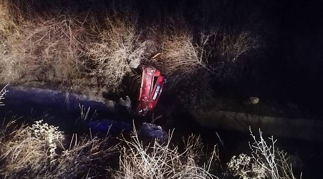 Doğanşehir'de Otomobil Su Kanalına Düştü