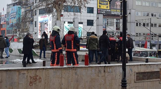 Kendini yakmaya çalışan şahsı, polis ikna etti