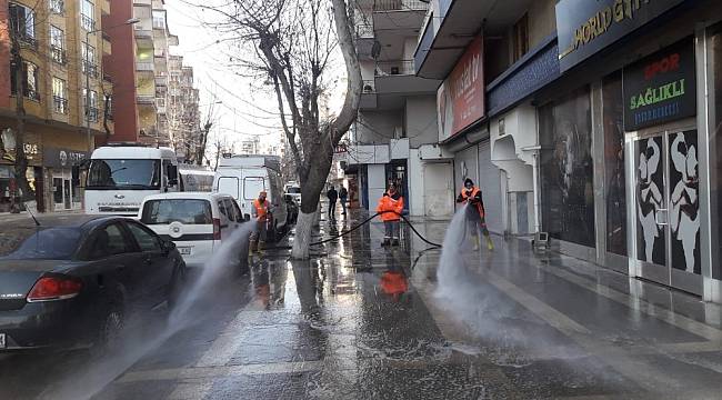 Malatya'da cadde ve kaldırımları yıkanıyor
