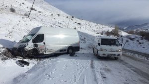 Malatya-Elbistan yolunda kaza: 4 yaralı